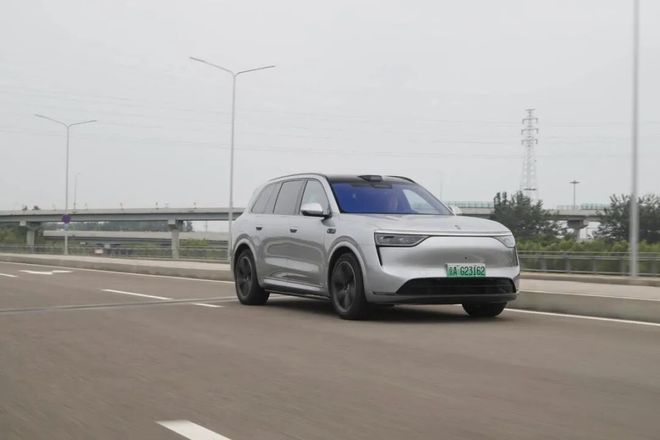 能无短板问界 M8 的实力答卷冰球突破豪