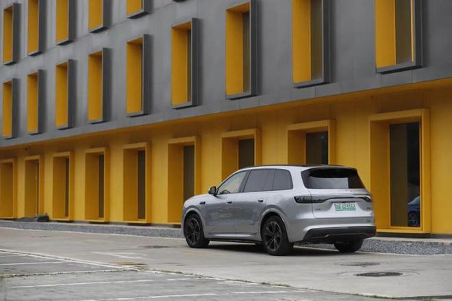 能无短板问界 M8 的实力答卷冰球突破豪华版app【试】全(图9)